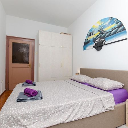 Stone Rose In Center Apartment Split Exterior photo