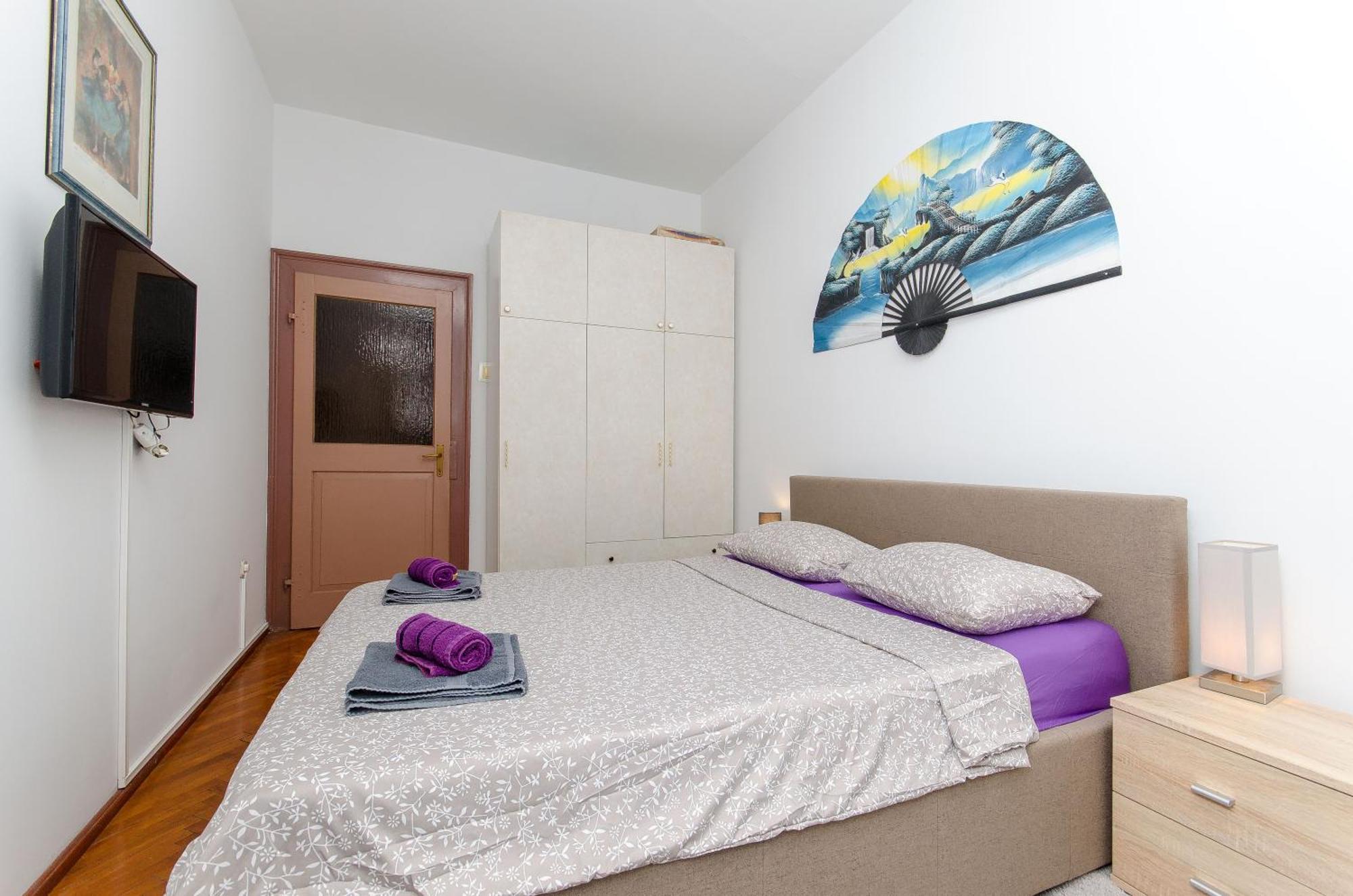 Stone Rose In Center Apartment Split Exterior photo