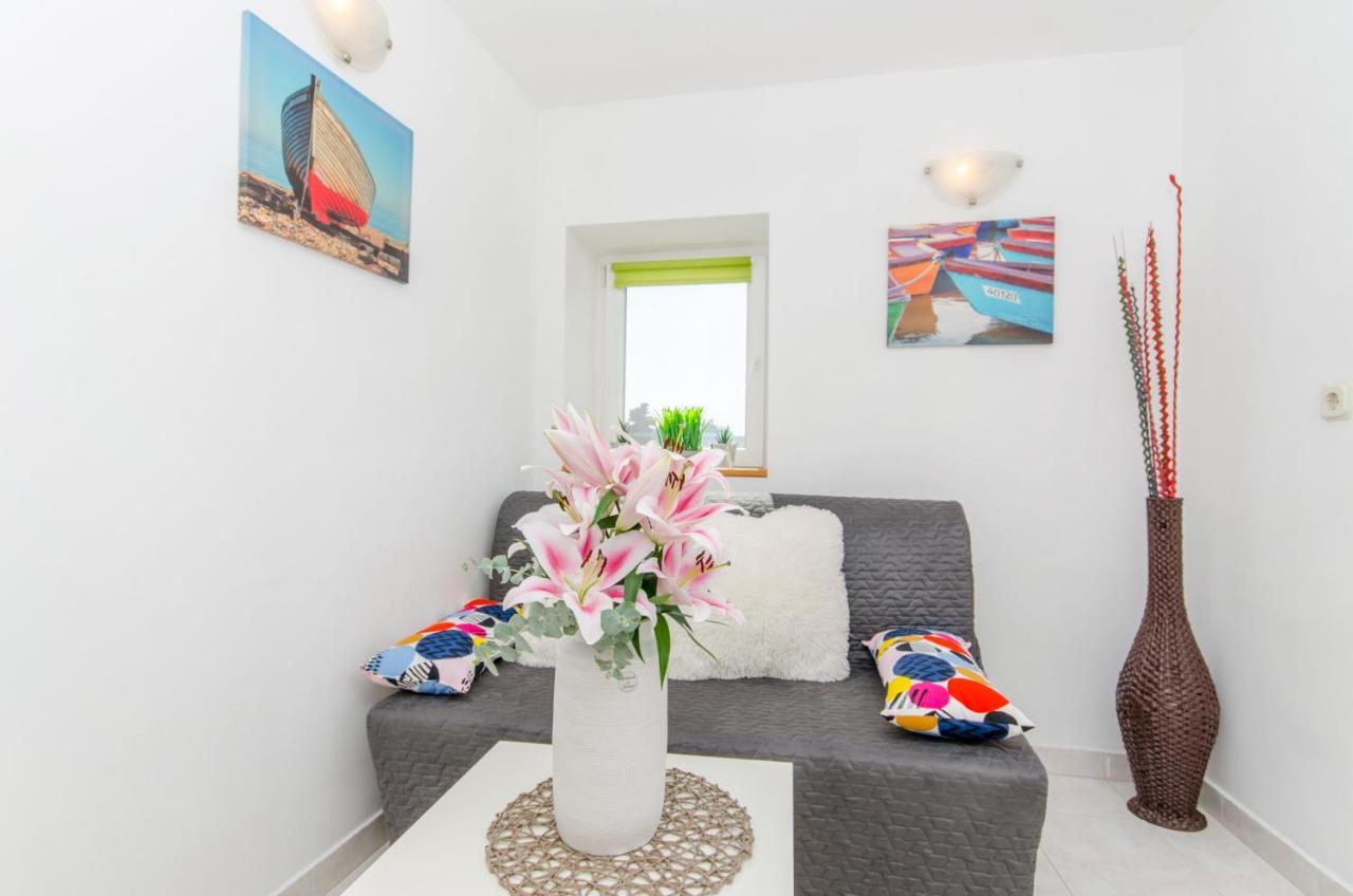 Stone Rose In Center Apartment Split Exterior photo